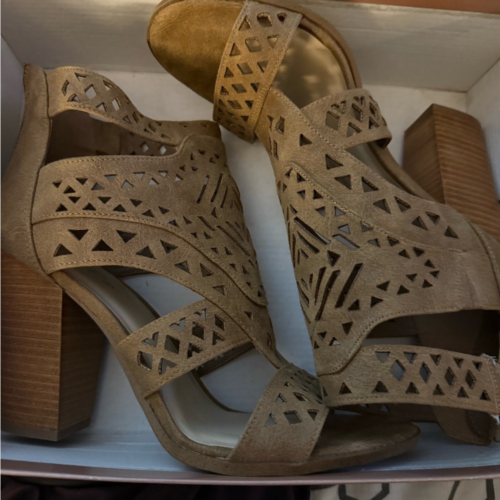 Stylish Tan Women's Heeled Sandals